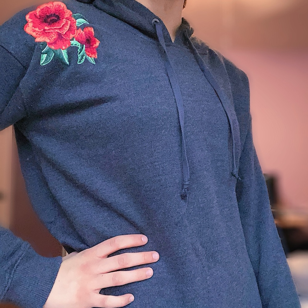 American Eagle cropped hoodie